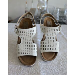 Soft Comfort Aster Siz 9 White Cutout Slingback Wedge Sandals Open Toe